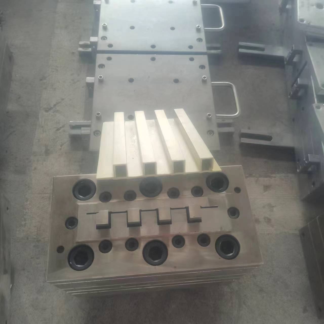 PVC木塑、發(fā)泡模具